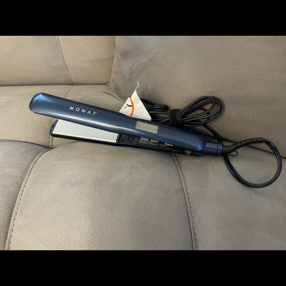 Monat flat iron